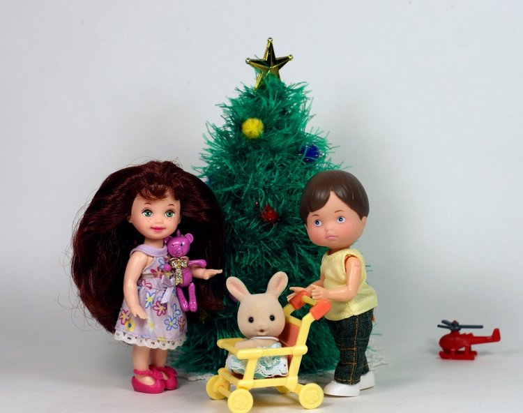 А у любопытной Дуськи на ёлке чуть зайца не увели (фото 3)