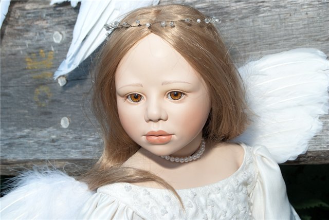 Он(а) спустился к нам с небес