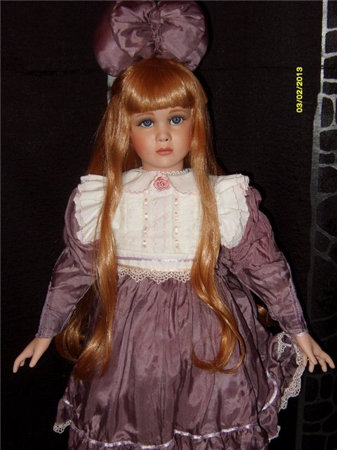 Серьёзная Алисса ,коллекционная ,фарфоровая кукла от Памелы Филлипс (для Seymour Mann) (фото 2)