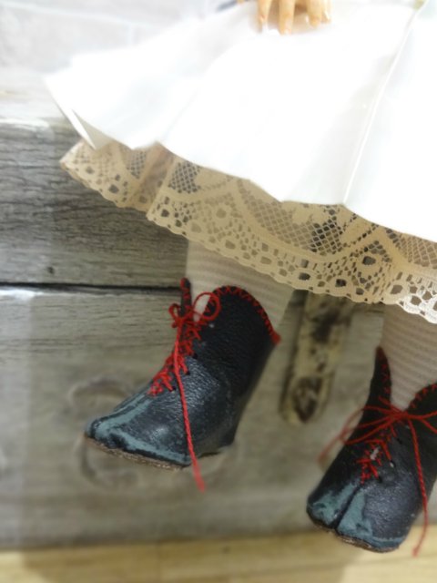 Задумчивая, скромная, тихая и строгая. Armand Marseille