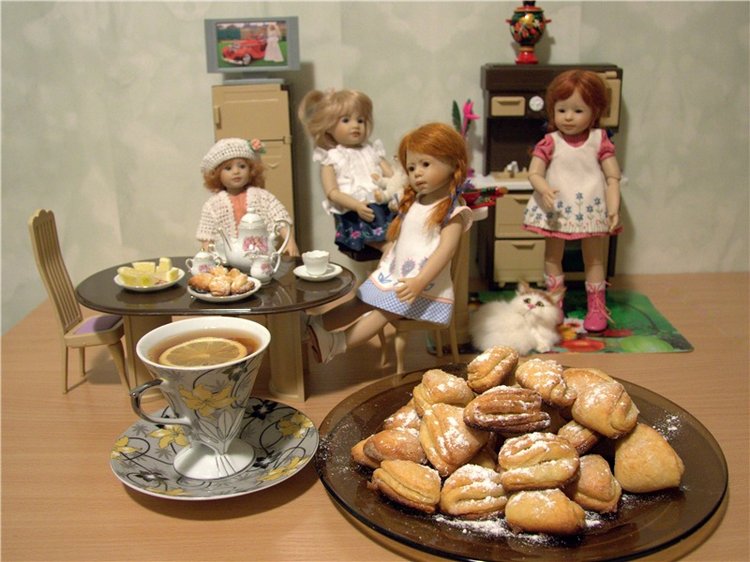 А мы тут плюшками балуемся