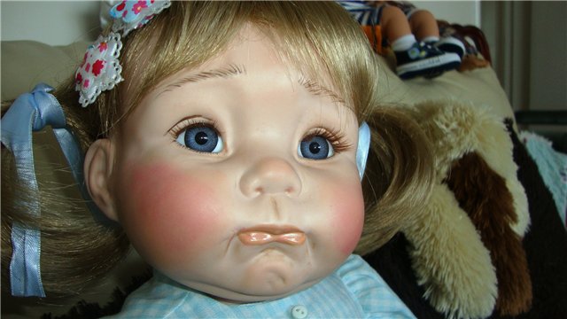 Фарфоровая помпушечка - куколка реплика "Winnie" от Cindy Marschner Rolfe