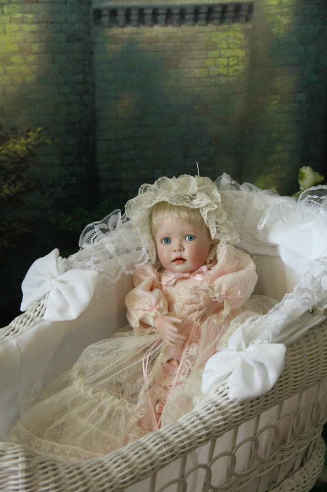 Фарфоровая кукла Беатриса