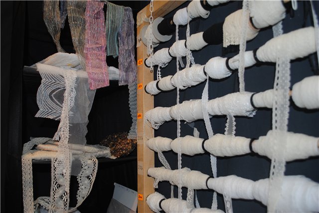 Выставка на Тишинке "Атмосфера творчества". Октябрь 2014. Бусинка к бусинке - получаются бусики! Кружево для антикварных