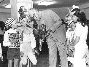 Скажите, как его зовут или Главный иллюстратор изумрудного города. Карабас-пати ко дню рождения Леонида Владимирского