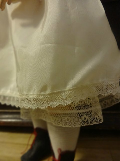 Задумчивая, скромная, тихая и строгая. Armand Marseille