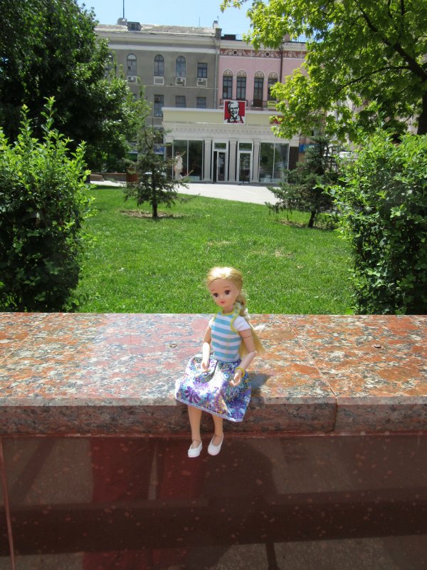 Всё я делаю с Хеленой...и диплом получаю тоже :)