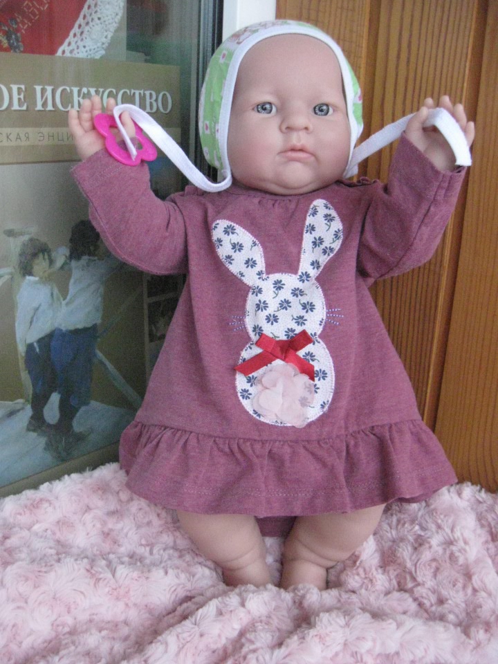 Маленькая Евочка любит наряжаться