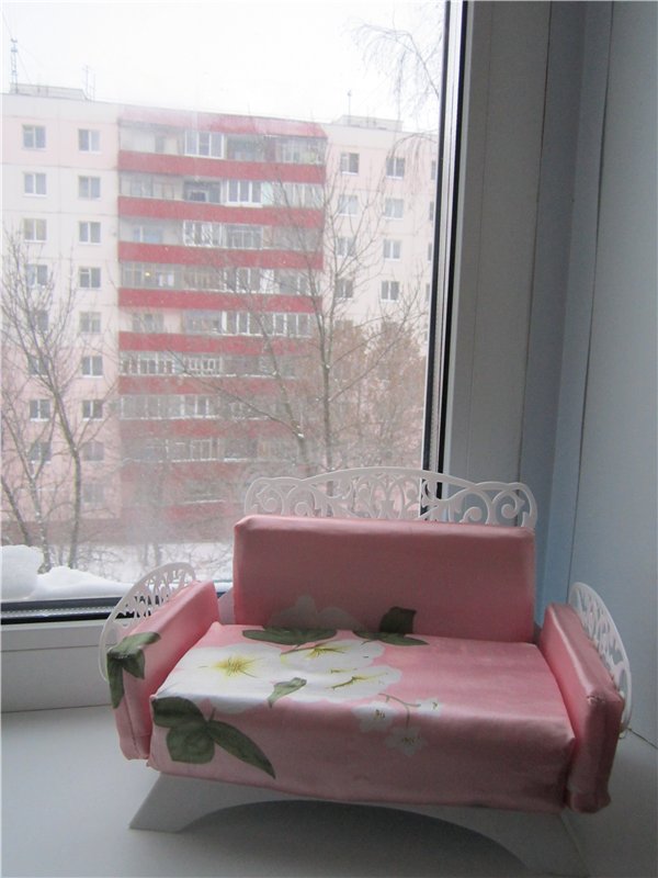 Подарок своими руками. Диванчик для кукол