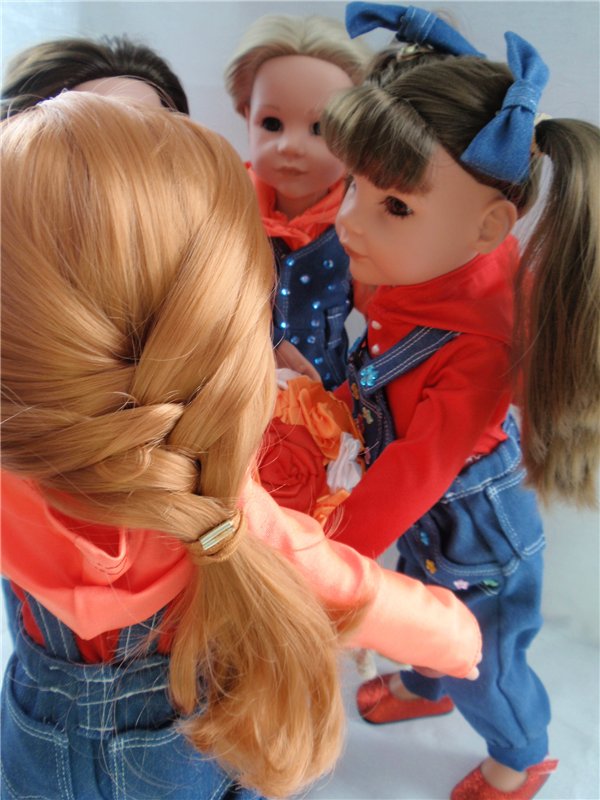 И мы и мы хотим поздравить наших мам, бабушек, тетушек, сестер и всех-всех женщин с самым женским Днем 8 Марта