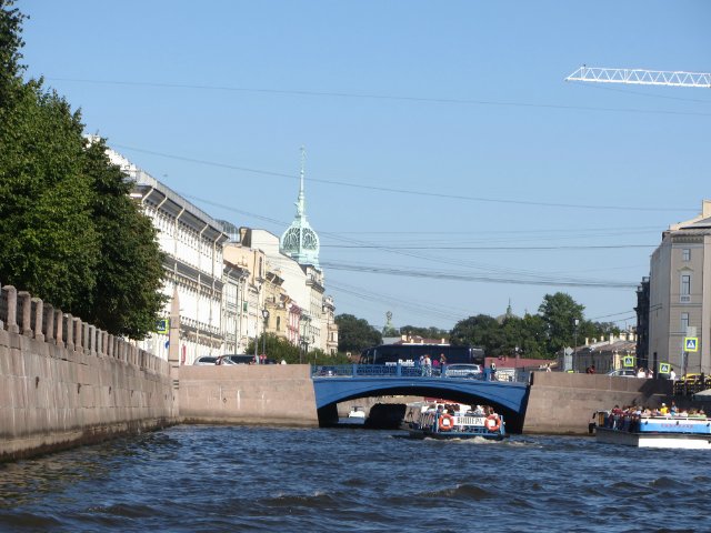 Приглашаем на водную экскурсию по Петербургу