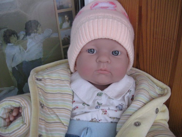 Сборы на прогулку маленькой Евочки