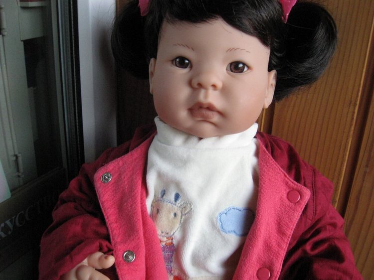 Азиаточка Миддлетончик и её любимые игрушки