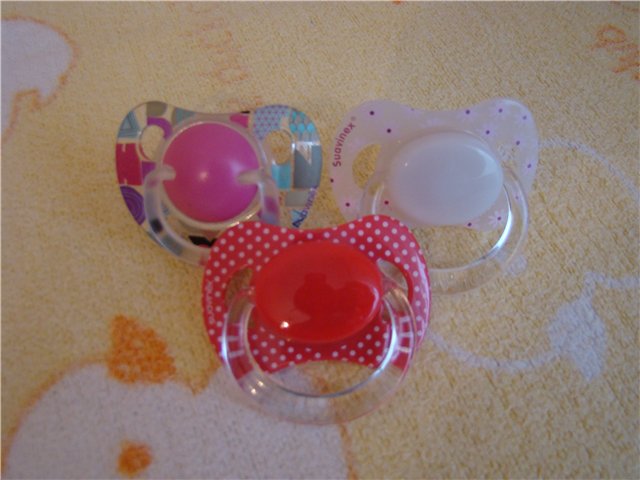 Соски-пустышки и малышки, которые их сосут (фото 6)