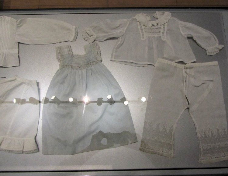 «Мода по-взрослому. Истории из кукольного гардероба» - выставка в Музее-заповеднике «Царицыно» - продолжение - детали. Часть