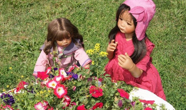 Теперь уже русские красавицы Tscharle и Munira от Аннет Химстедт