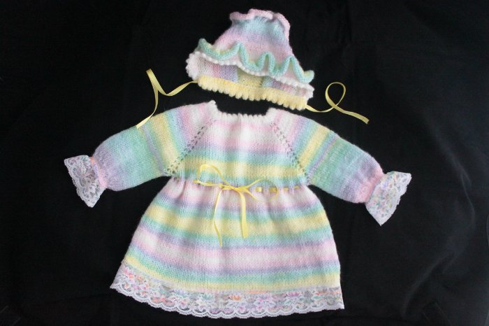 Вязаные комплекты для кукол малышей (фото 5)