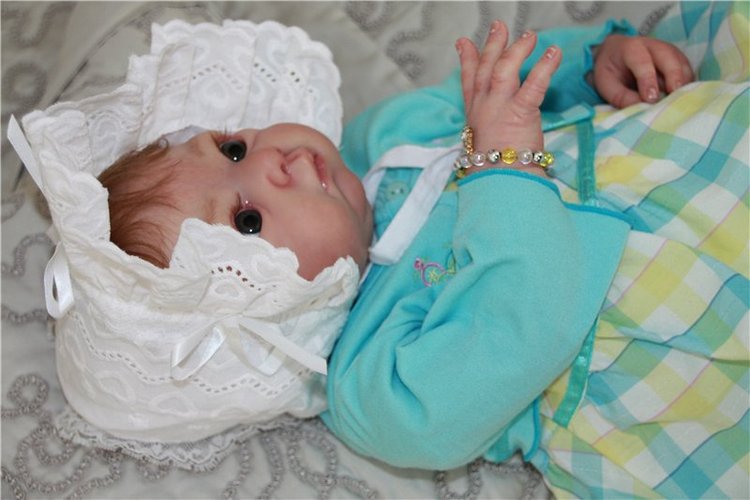 Кукла реборн Лола - маленький глазастик (фото 7)