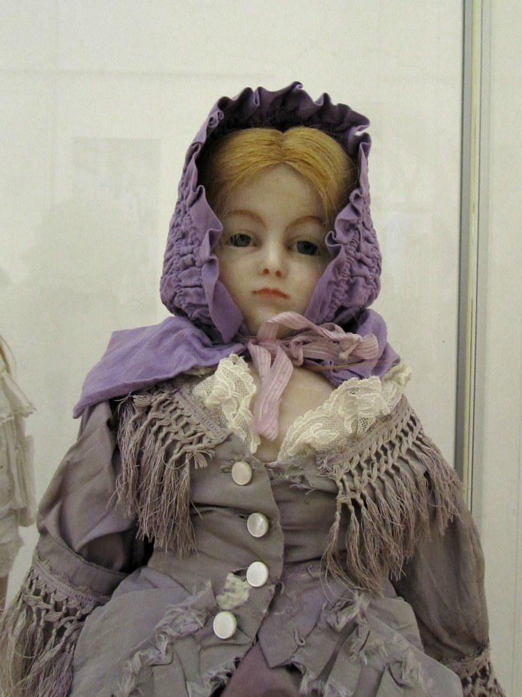 «Мода по-взрослому. Истории из кукольного гардероба» - выставка в Музее-заповеднике «Царицыно» - в шести частях. Часть 1