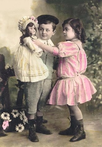 Старый фотоальбом. Девочки и куклы - продолжение
