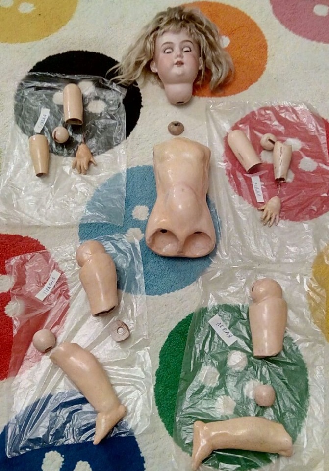 Перетяжка и небольшой ремонт антикварной A.Marseille (фото 4)