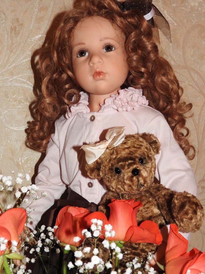 Живые цветы и куклы! С наступающим праздником