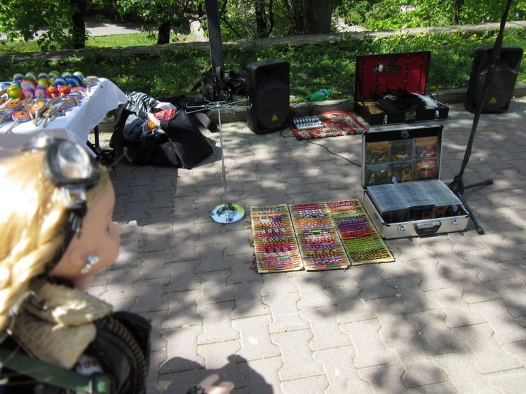 Первое мая. Сложно быть бунтарем, когда ты - милая девочка