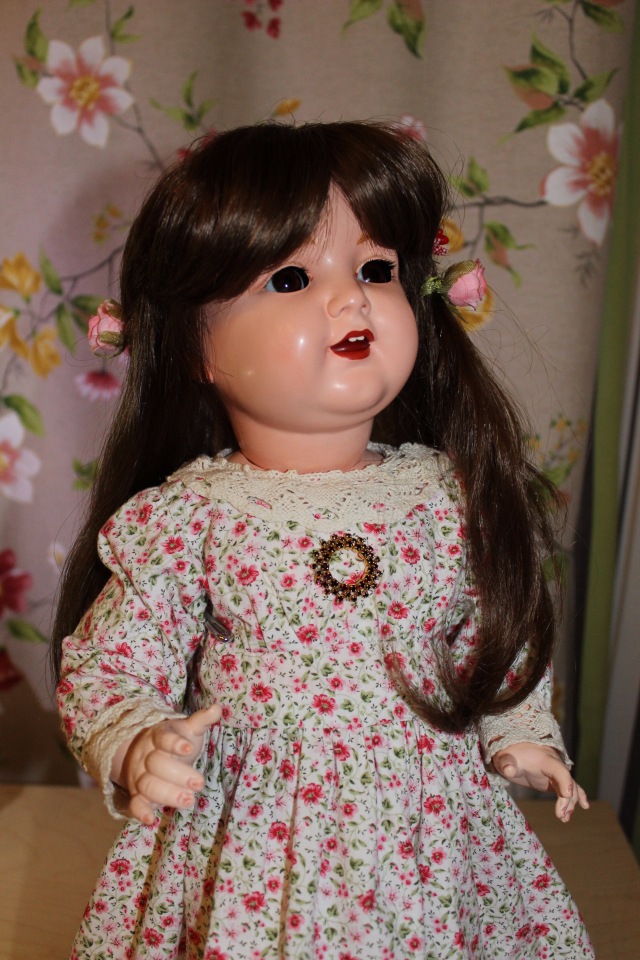 Красавица Kämmer & Reinhardt 11/8 с большими карими глазами (фото 2)