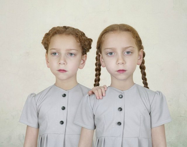 "Но как же вы могли так раздвоиться? Две половинки яблока различней." Близнецы от Кристин Оранж