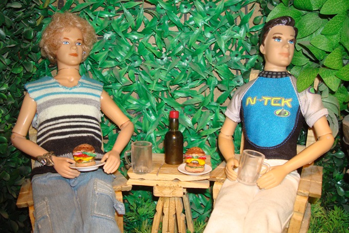 Шашлык остывает! Кукольная миниатюра своими руками (фото 3)