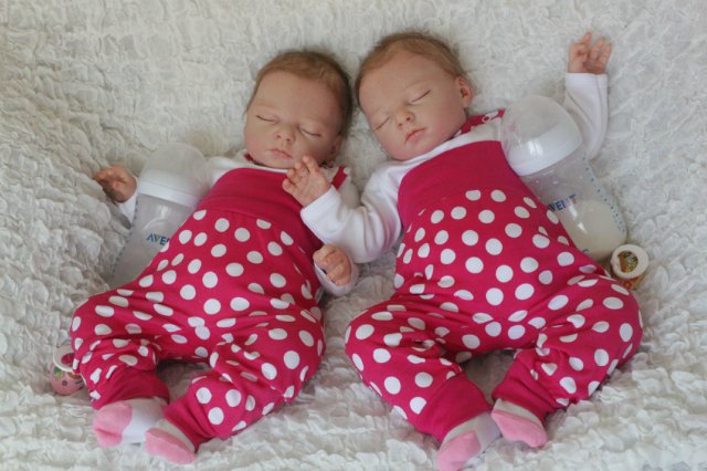 Одинаковые дочки... Куколки реборн Виктории Вишни