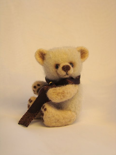 Мишка с клюковкой, авторская игрушка Ольги Чернухо (фото 4)