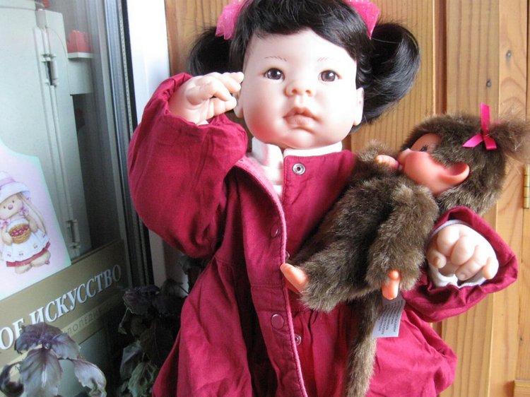 Азиаточка Миддлетончик и её любимые игрушки