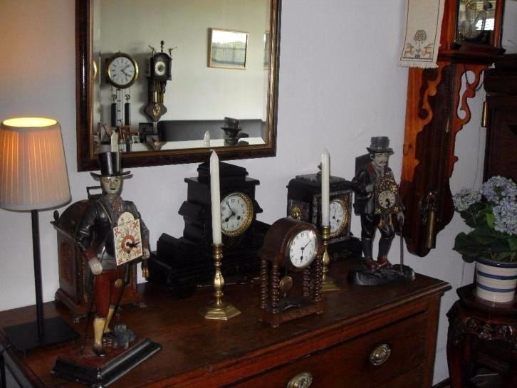 Старинные часы еще идут. Коллекция старинных часов