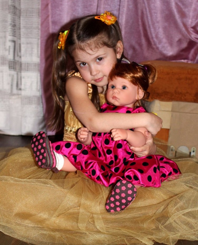 Любовь к Lee Middleton обязательна, можно ли остановится на одной кукле... мы в ожидании новенькой