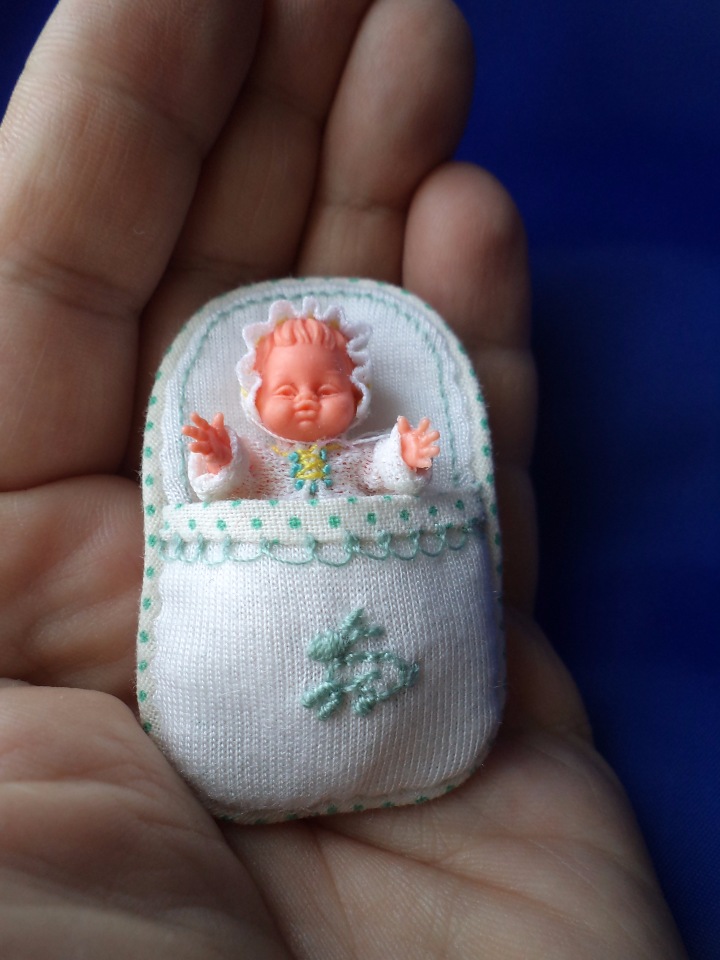 Малютки любят красивые одежки