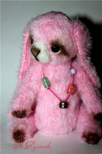 Зайка Надюша - игрушка вязанная крючком (фото 6)