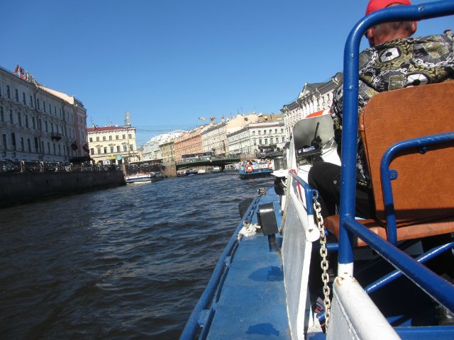 Приглашаем на водную экскурсию по Петербургу
