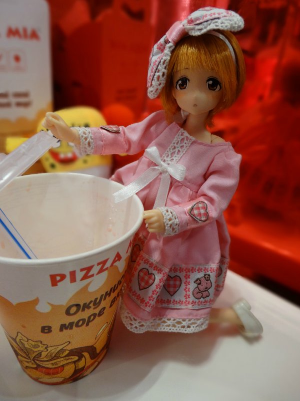 Дюймовочка в сказочном саду