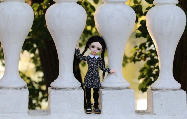 Уэнздей Аддамс моими глазами. Авторская шарнирная кукла (фото 4)