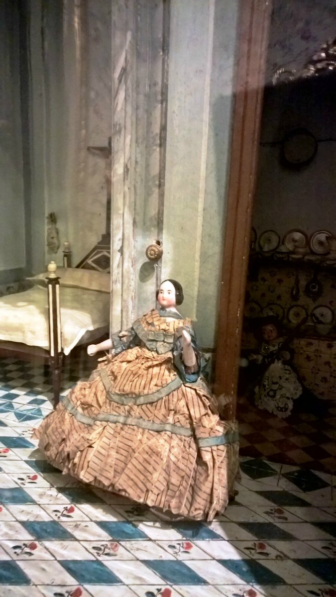 Если муж не соглашается брать в отпуск кукол, выход один — в отпуске купить новых