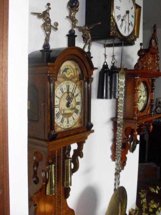 Старинные часы еще идут. Коллекция старинных часов