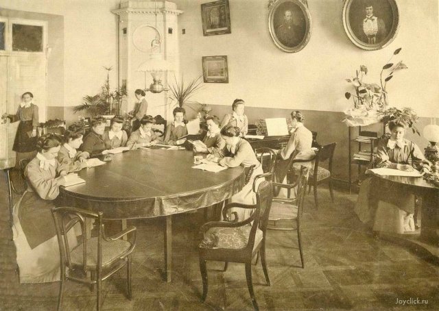 Ко Дню знаний. Из истории женского образования в России