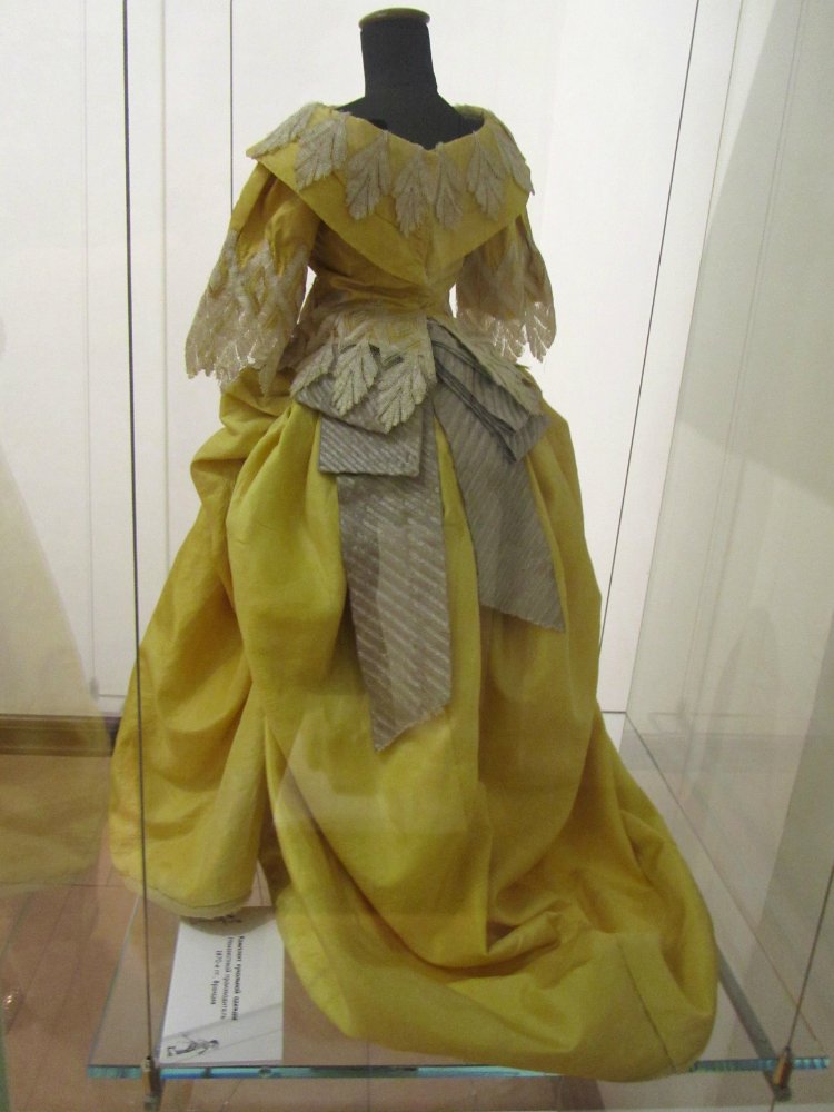 «Мода по-взрослому. Истории из кукольного гардероба» - выставка в Музее-заповеднике «Царицыно» - продолжение - 5-ый зал.