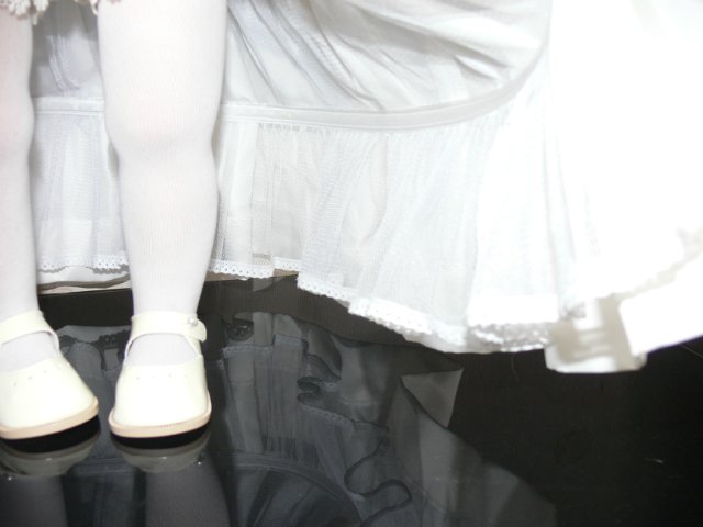 Необыкновенно красивая девушка Harvest Ball, Lee Middleton