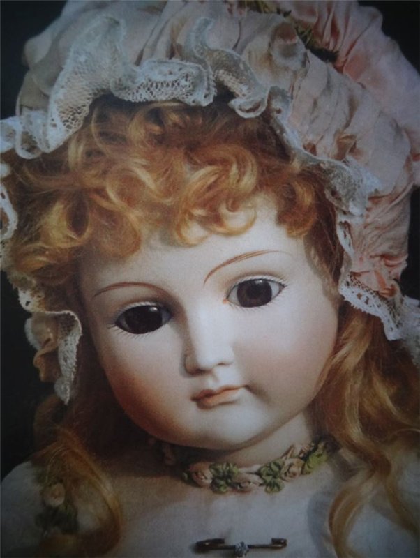 Антикварные куклы в тематических фотографиях