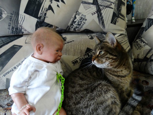 Малышка реборн Пейдж примеряет крестильное платье (фото 2)