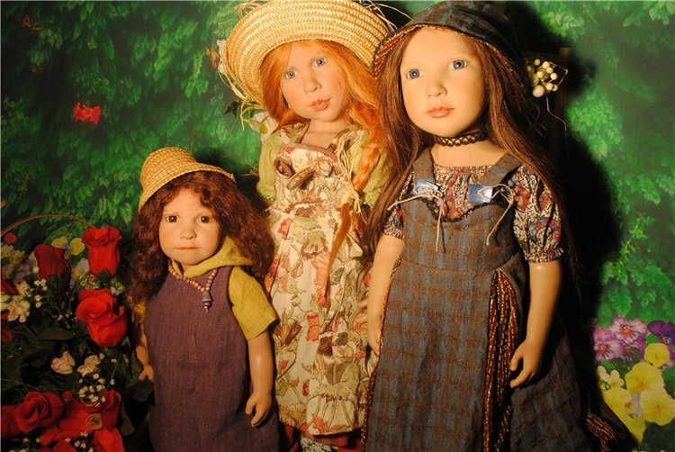 Мы купили два билета - уезжаем завтра в лето