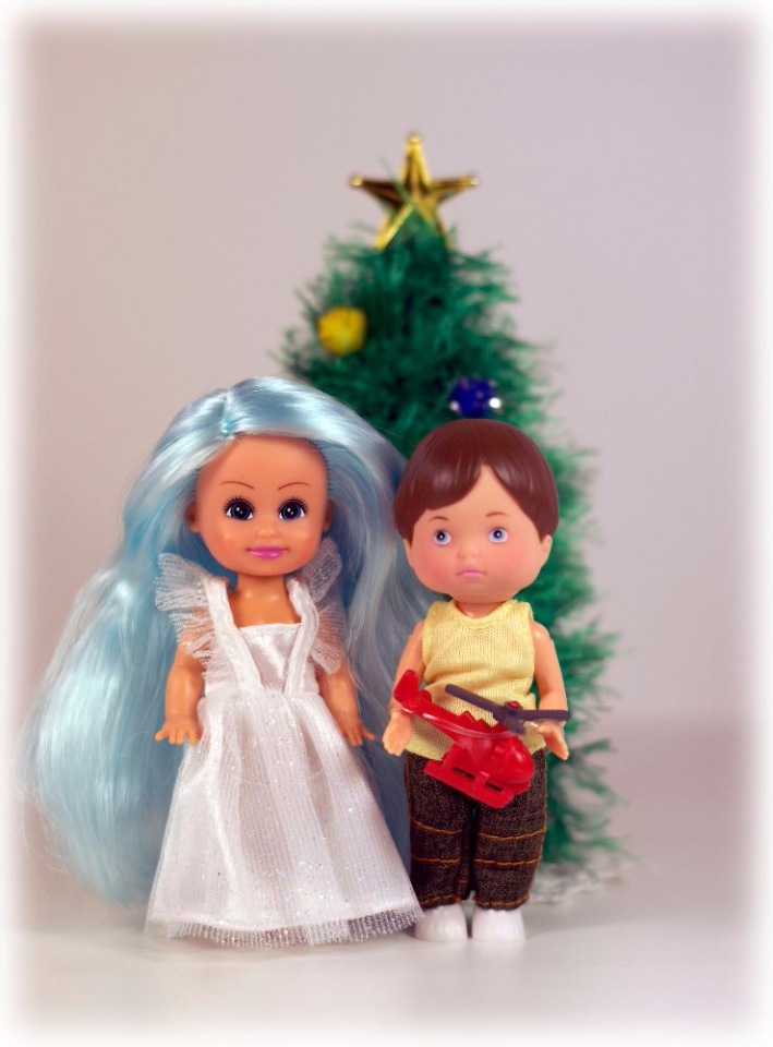 А у любопытной Дуськи на ёлке чуть зайца не увели (фото 5)