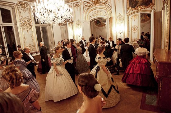 Два офицера и девушка, или поздравляю вас с Праздником Любви